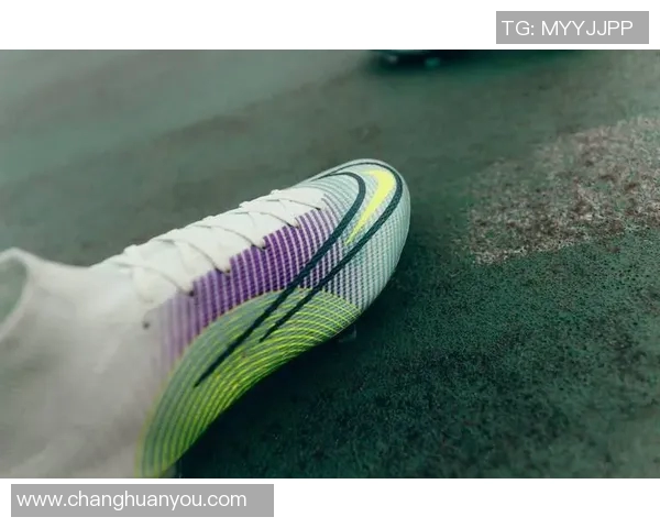 耐克足球球星专属袜子助力赛场表现全面提升打造运动员最佳舒适体验