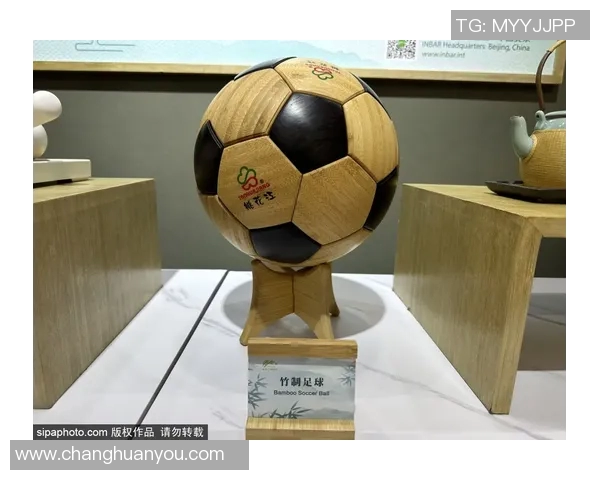 足球星卡收纳盒与卡砖的完美结合助力玩家收藏与展示的全新体验