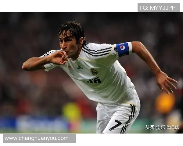 足球界的神奇球星是谁 他们的传奇表现如何影响了这项运动的历史